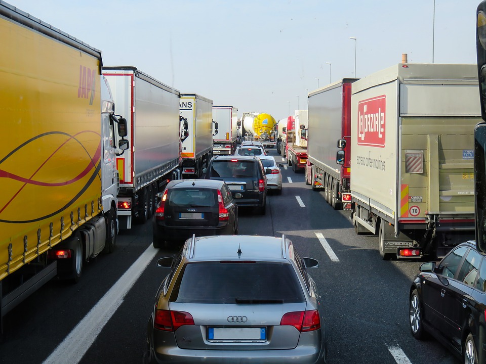 malas-prácticas-durante-la-conducción-centralgps-conductores